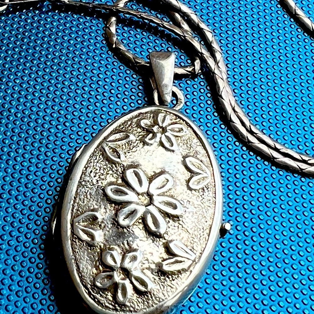 Sterling silver flower locket necklace Italy